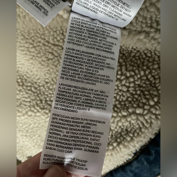 Loved, Levi’s Vintage Classic Men’s Jean Jacket with Sherpa Lining size Small S - Picture 16 of 16